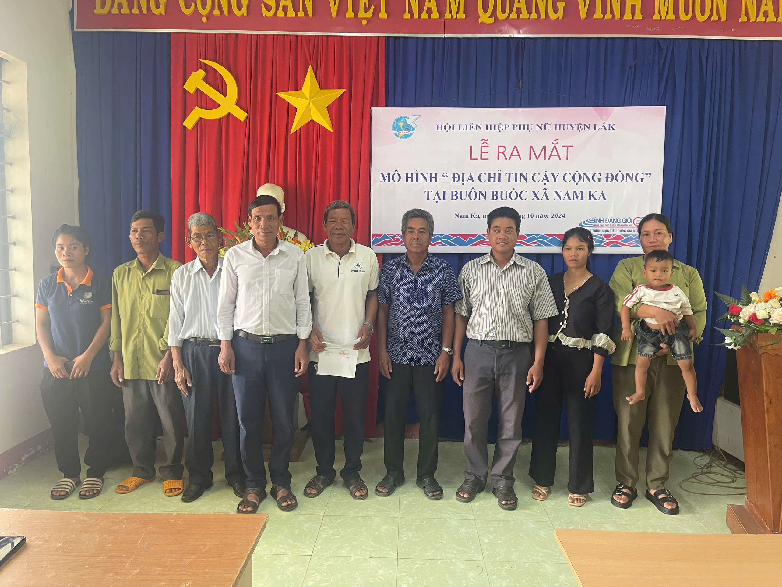 HỘI LIÊN HIỆP PHỤ NỮ XÃ PHỐI HỢP VỚI UBND XÃ TỔ CHỨC LỄ RA MẮT MÔ HÌNH  “ĐỊA CHỈ TIN CẬY” TẠI BUÔN BUỐC XÃ NAM KA